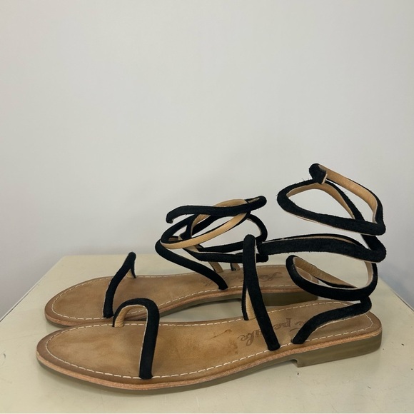 Free People Havana Gladiator Ankle Wrap Suede Sandals in Black, Size 37 (6.5-7) - Picture 4 of 8